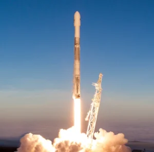 SpaceX Falcon 9, CAS500-2 Misyonuyla 45 Uyduyu Uzaya Fırlatıyor